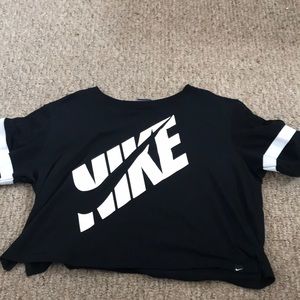 cropped nike tee